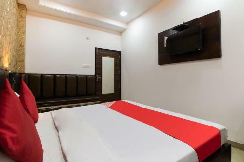 Hotel Oyo 48489 Adarsh Plaza
