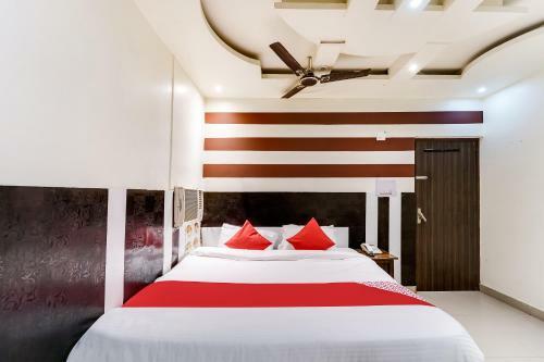 Oyo 60800 Hotel Landlord