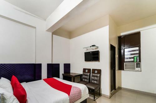 Oyo 60800 Hotel Landlord