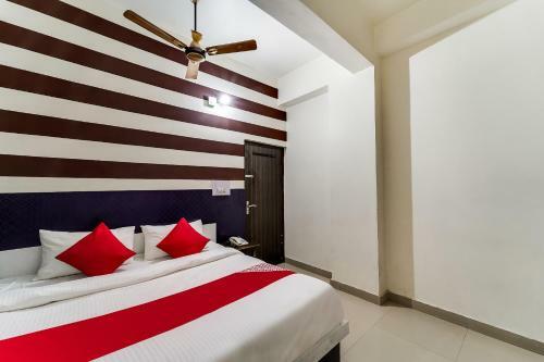 Oyo 60800 Hotel Landlord