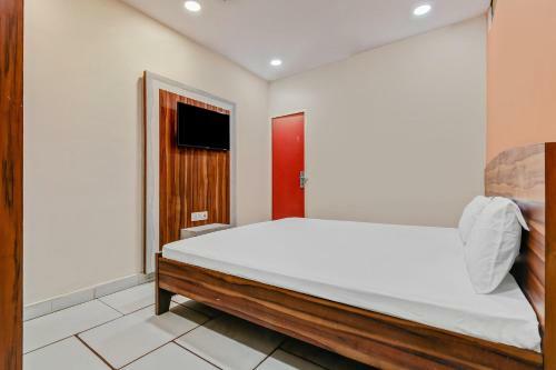 Spot On 61994 Hotel Red Apple