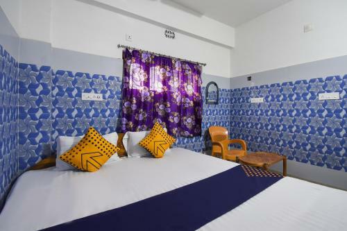 Oyo 75672 Holidays Hotel