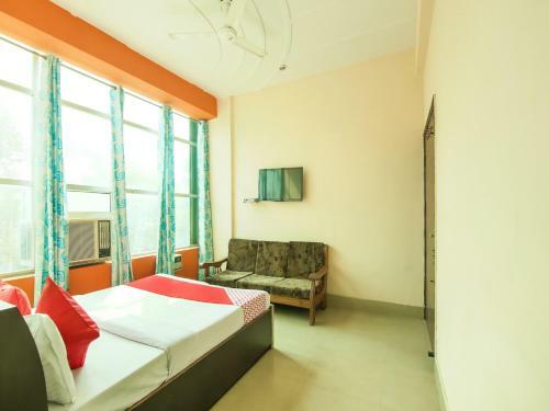 Oyo 75664 Hotel Nmr Plaza