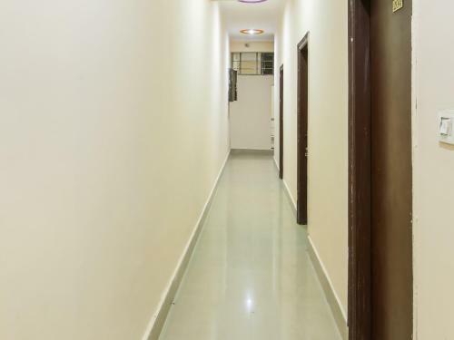 Oyo 75664 Hotel Nmr Plaza