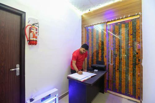 Hotel Oyo 60554 Blue Diamond Inn