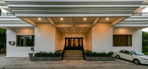Hotel Sun-n-sand Suites, Shirdi