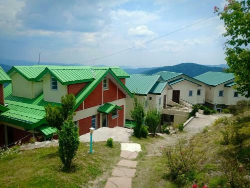 Hotel Cedar Snow View Resorts