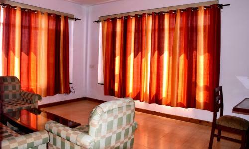 Hotel Cedar Snow View Resorts