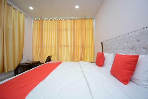 Oyo 30898 Hotel Kdm