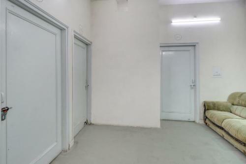 Oyo 77745 Hotel Yatri Niwas