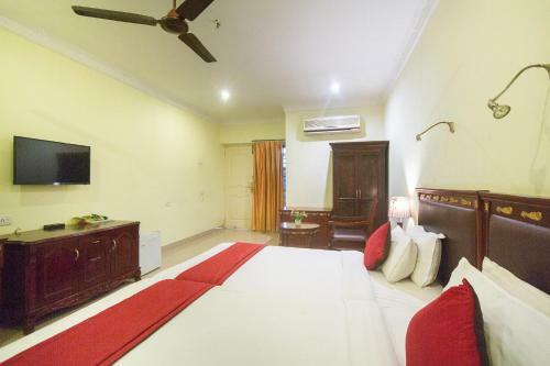Hotel Sathyam Grand Resort