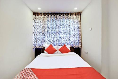 Hotel Oyo 26650 R Square