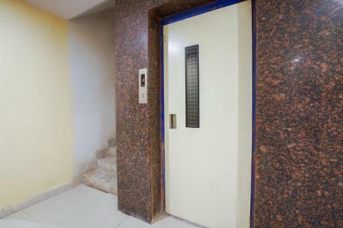 Hotel Oyo 63371 R Square Stay