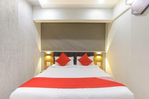 Oyo 43037 Hotel Diamond Plaza