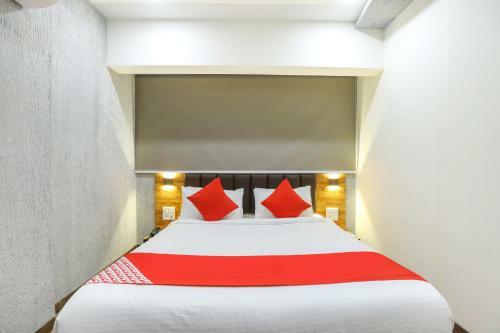Oyo 43037 Hotel Diamond Plaza