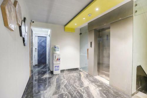 Oyo 43037 Hotel Diamond Plaza