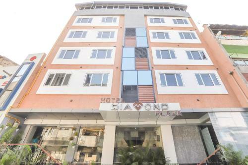 Oyo 43037 Hotel Diamond Plaza