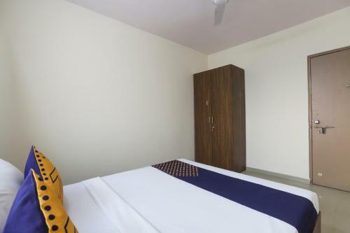 Spot On 64910 Varma Imperial Hotel