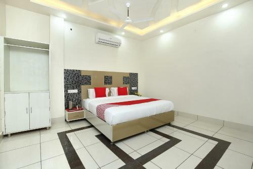 Oyo 35464 Hotel Ls