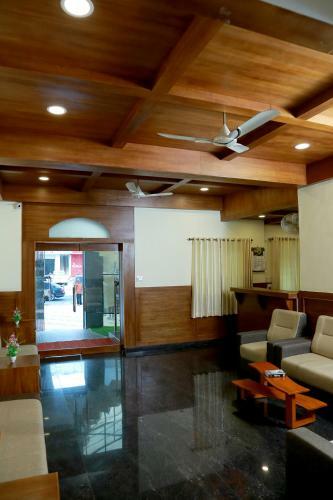 Hotel Woodside Residency