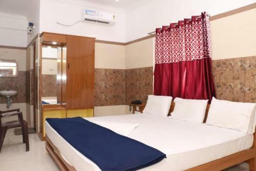 Hotel Saravanas Lodge