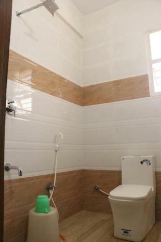 Hotel Saravanas Lodge