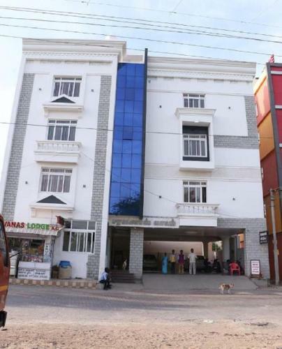 Hotel Saravanas Lodge