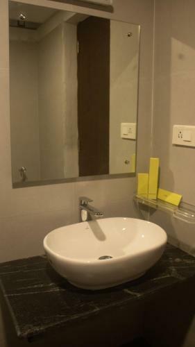Hotel Ayilyath Golden Avenue