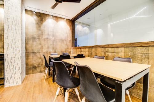 Hotel Silverkey Executive Stays 30731 Sector 29 Vashi Rd