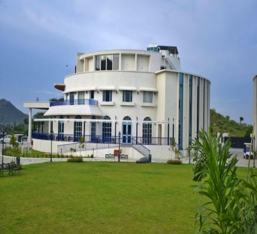 Hotel Ramee Royal Resorts & Spa Udaipur