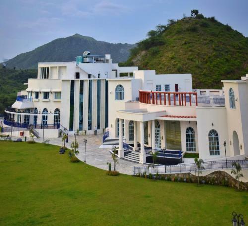 Hotel Ramee Royal Resorts & Spa Udaipur
