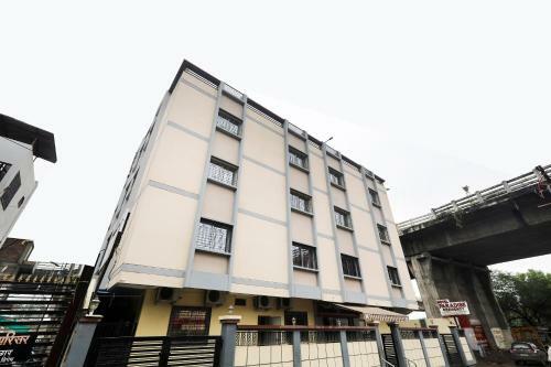 Oyo 60653 Hotel Paradise Residency