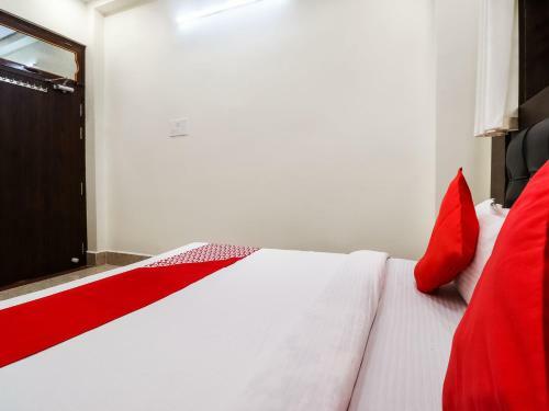 Oyo 74575 Hotel Rahi