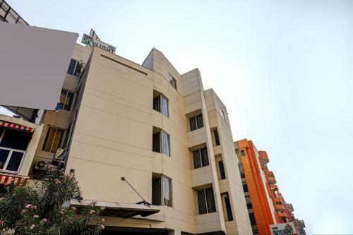 Oyo 70229 Hotel Skylight