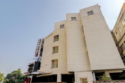 Oyo 70229 Hotel Skylight