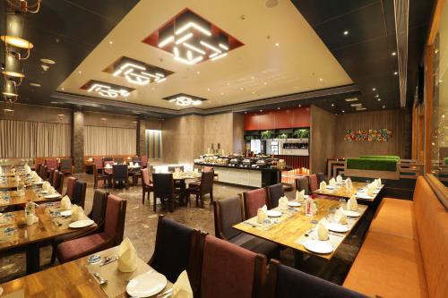 Hotel Tara Suns