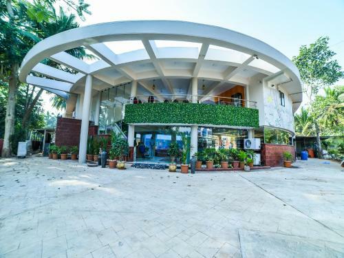 Hotel The Center Court Goa