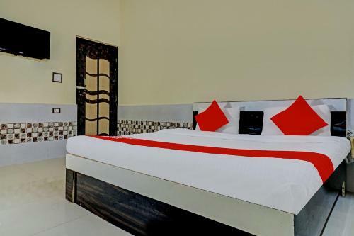 Oyo 76879 Hotel Sudama Dham Inn
