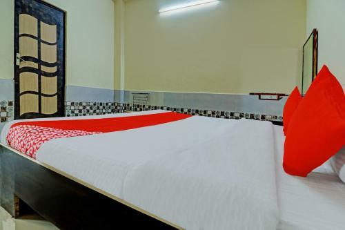 Oyo 76879 Hotel Sudama Dham Inn