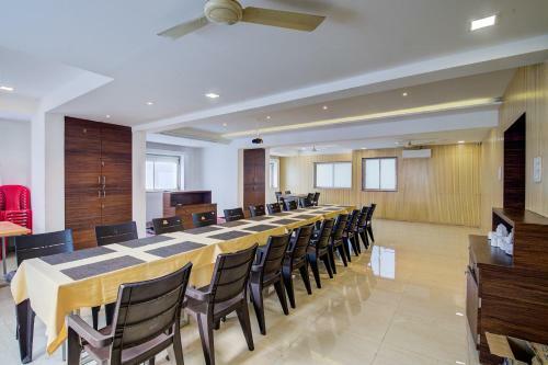 Oyo 28164 Hotel Shubham Inn