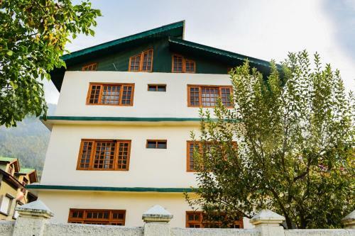 Hotel Oyo 63507 Basera Residency