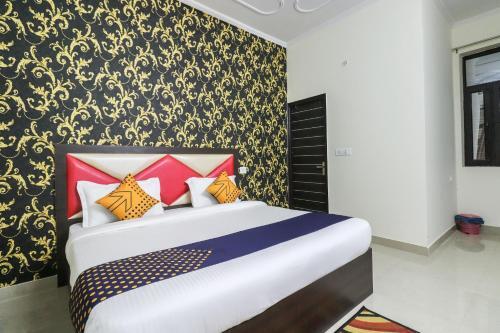Hotel Oyo 64416 Crown View 2
