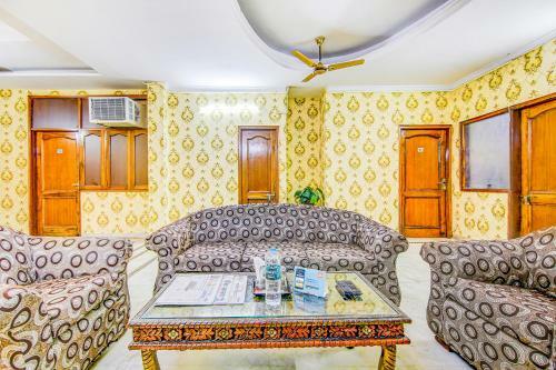 Hotel Fabexpress Royal Ashray