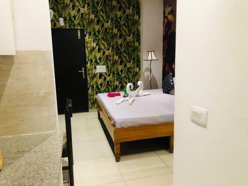 Hotel Blue Sapphire Suite (Bathtub And Breakfast)