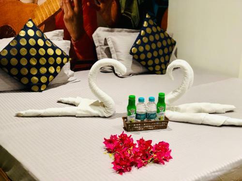 Hotel Blue Sapphire Suite (Bathtub And Breakfast)