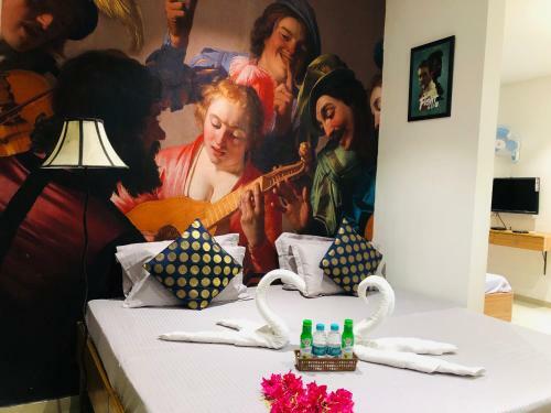 Hotel Blue Sapphire Suite (Bathtub And Breakfast)