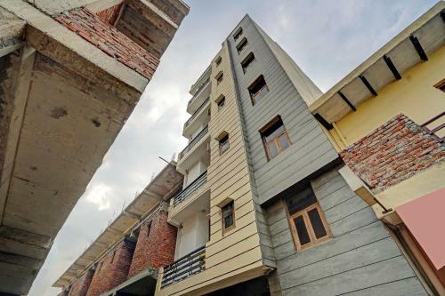 Oyo 79997 Flagship Hotel Admire Homes
