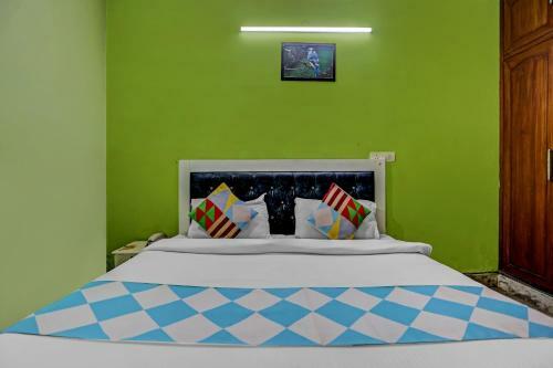Oyo 79996 Flagship Hotel G M Homes
