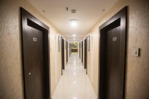 Hotel Singh`s By Wb Hotels, Vashi, Navi Mumbai