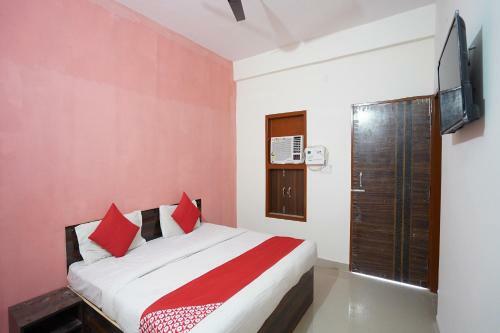 Oyo 62948 Hotel Dakshit Inn